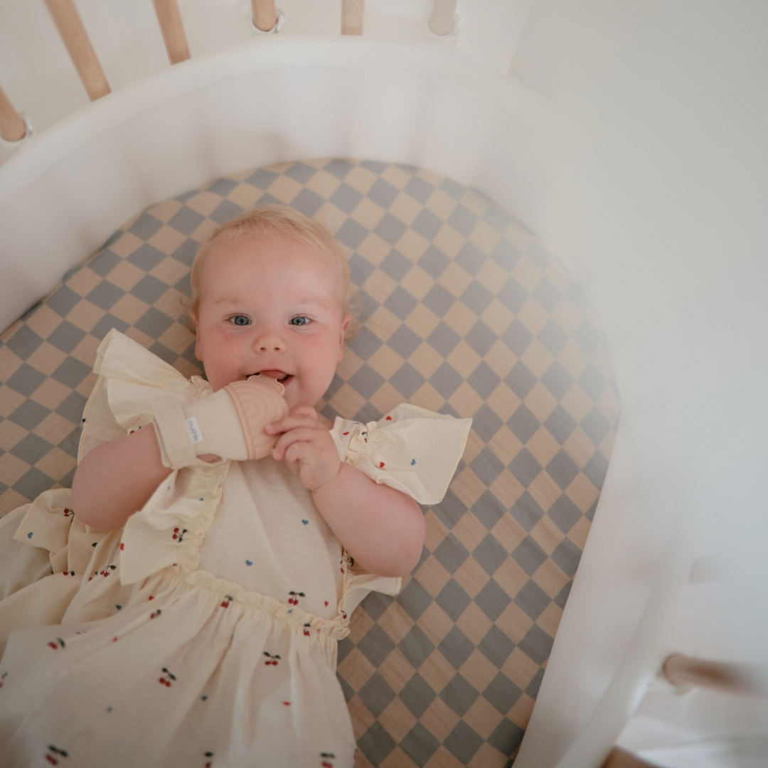 MUSHIE Teething Mitten