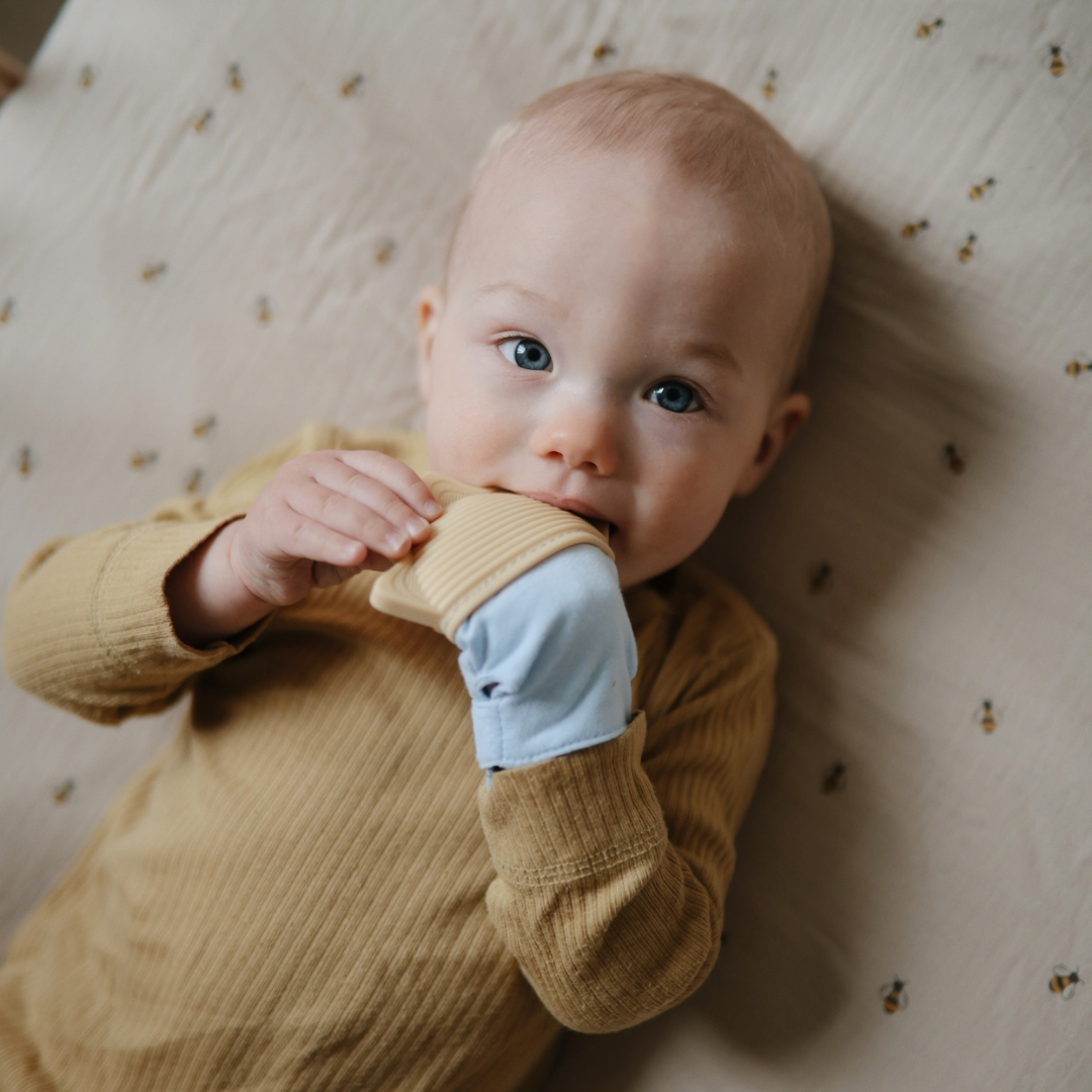 MUSHIE Teething Mitten