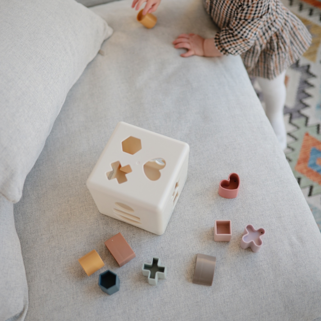 MUSHIE Shape Sorting Box