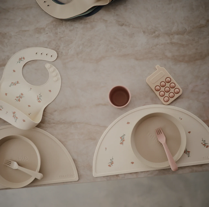 MUSHIE Silicone Baby Bib