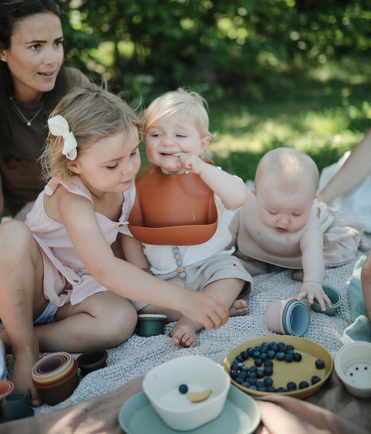 MUSHIE Silicone Baby Bib