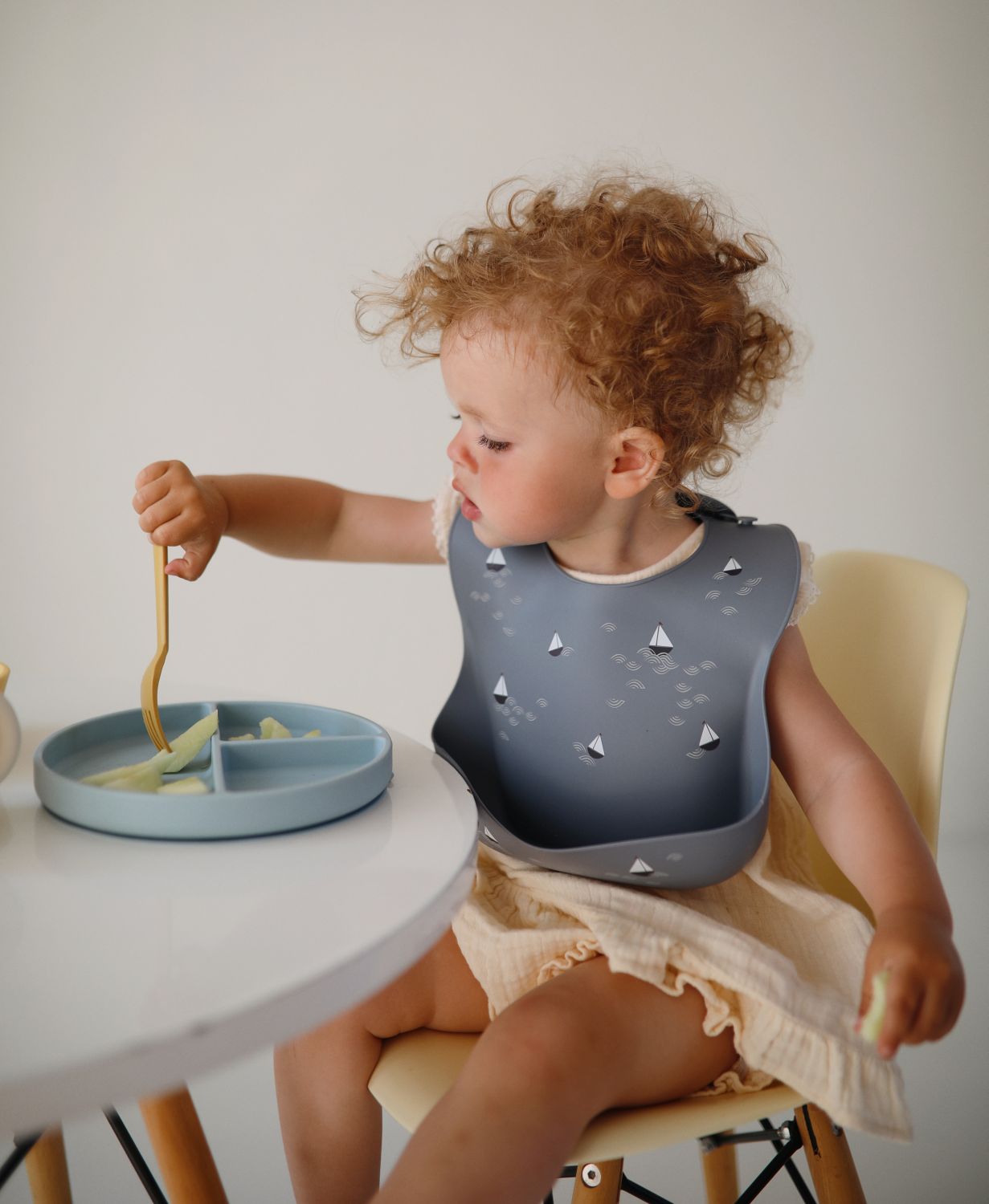 MUSHIE Silicone Baby Bib