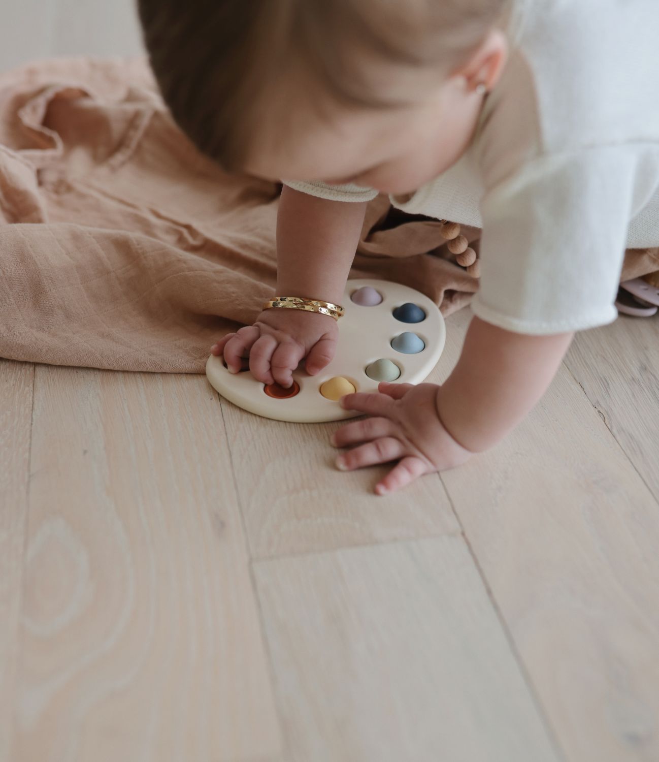 MUSHIE Paint Palette Press Toy